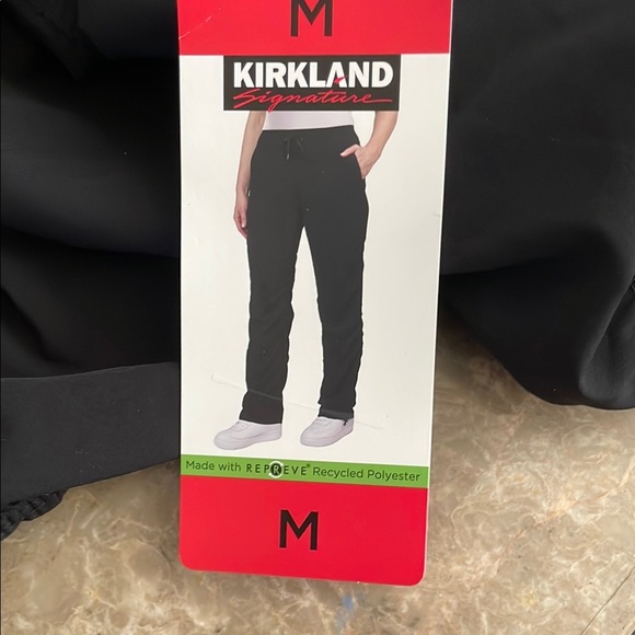 Kirkland Signature woman’s woven pant - Picture 1 of 6